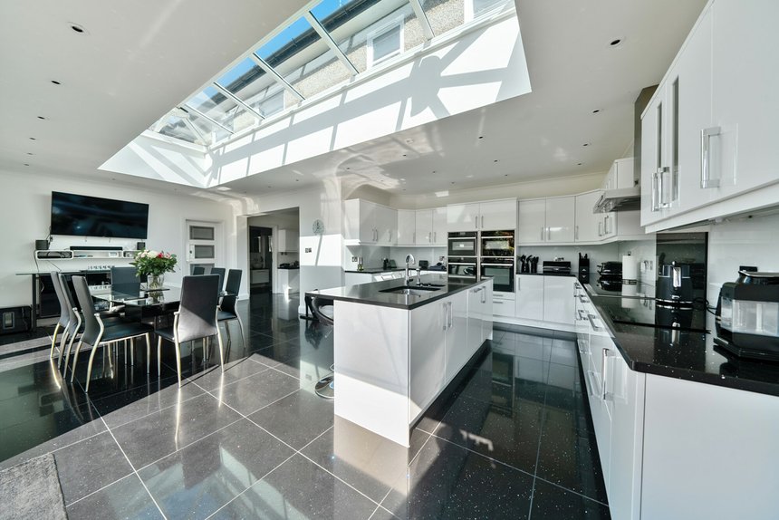under offer field end road london 49416 - Gibbs Gillespie