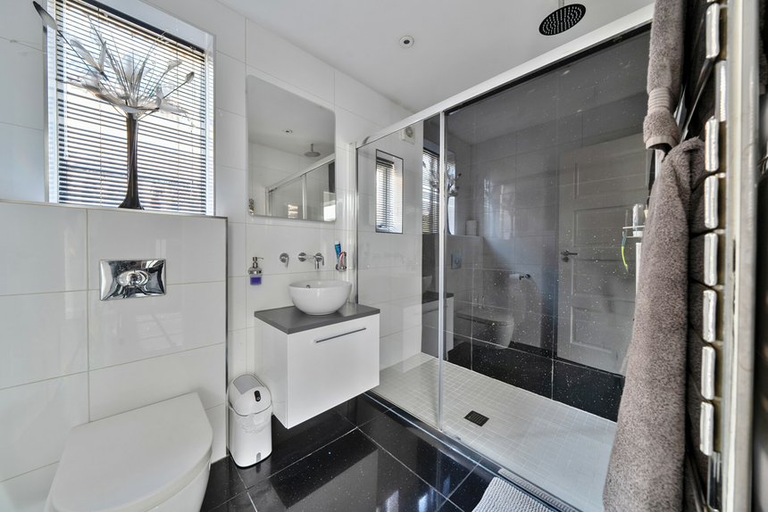 under offer field end road london 49416 - Gibbs Gillespie