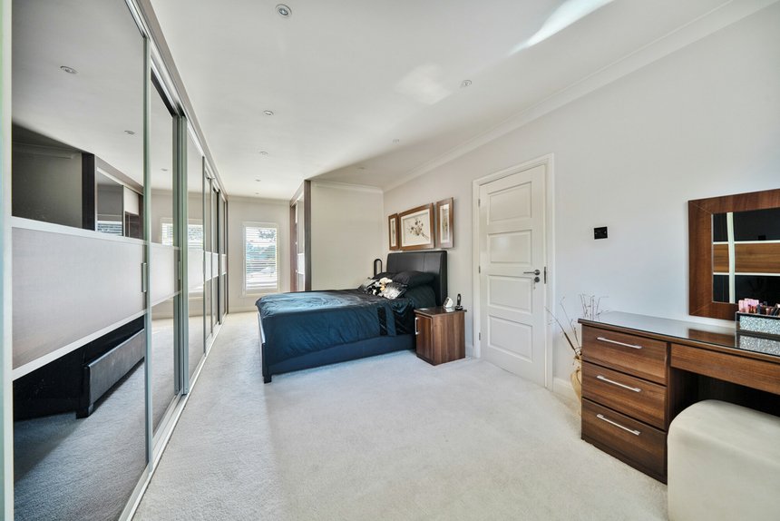 under offer field end road london 49416 - Gibbs Gillespie
