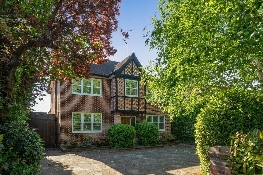 under offer field end road london 49416 - Gibbs Gillespie