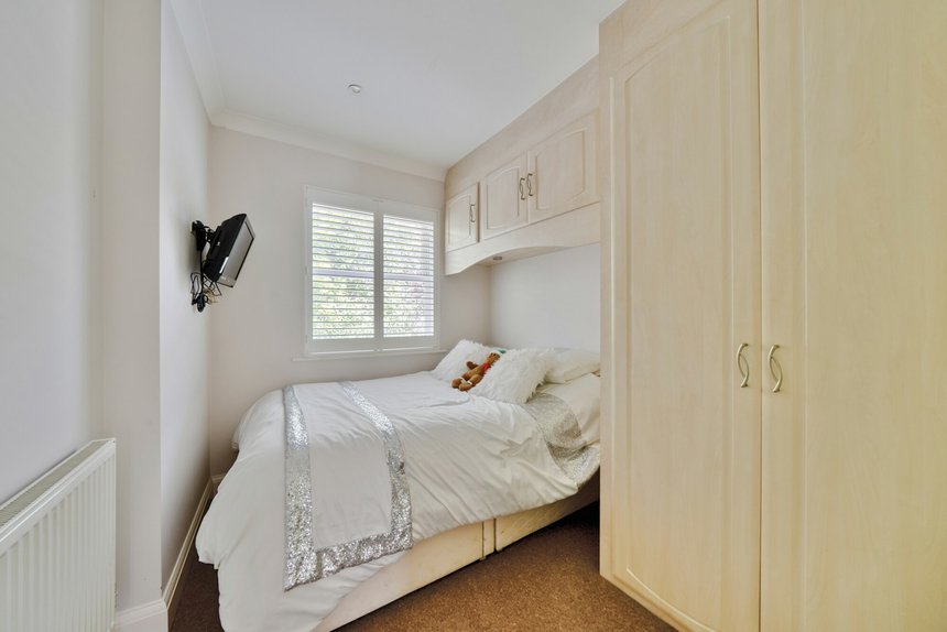 under offer field end road london 49416 - Gibbs Gillespie