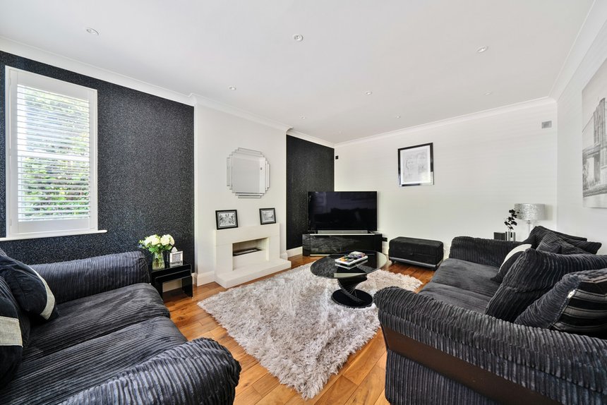under offer field end road london 49416 - Gibbs Gillespie