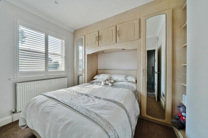 under offer field end road london 49416 - Gibbs Gillespie