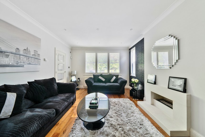 under offer field end road london 49416 - Gibbs Gillespie