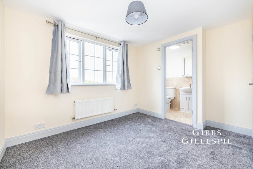 to let shanklin gardens london 49710 - Gibbs Gillespie
