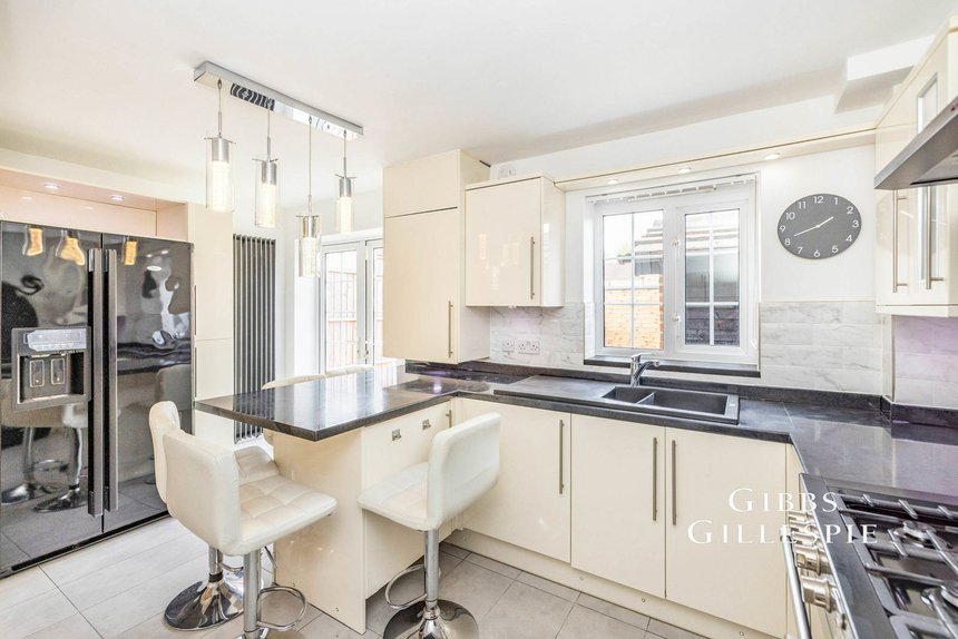 to let shanklin gardens london 49710 - Gibbs Gillespie