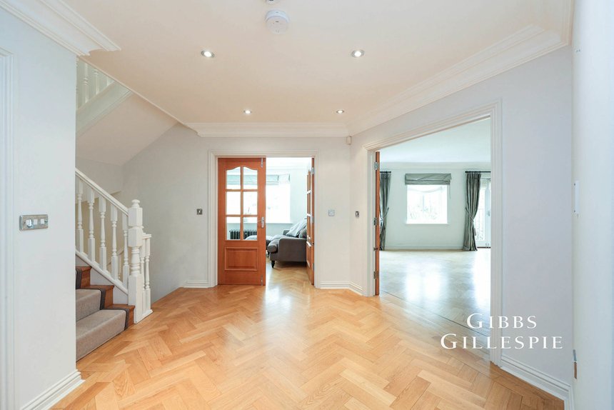 let agreed woodlands london 50097 - Gibbs Gillespie