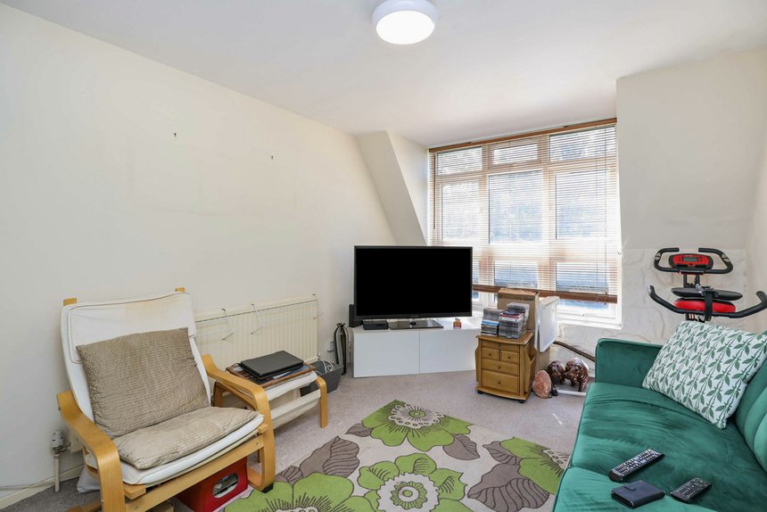 let thirlmere gardens london 50445 - Gibbs Gillespie