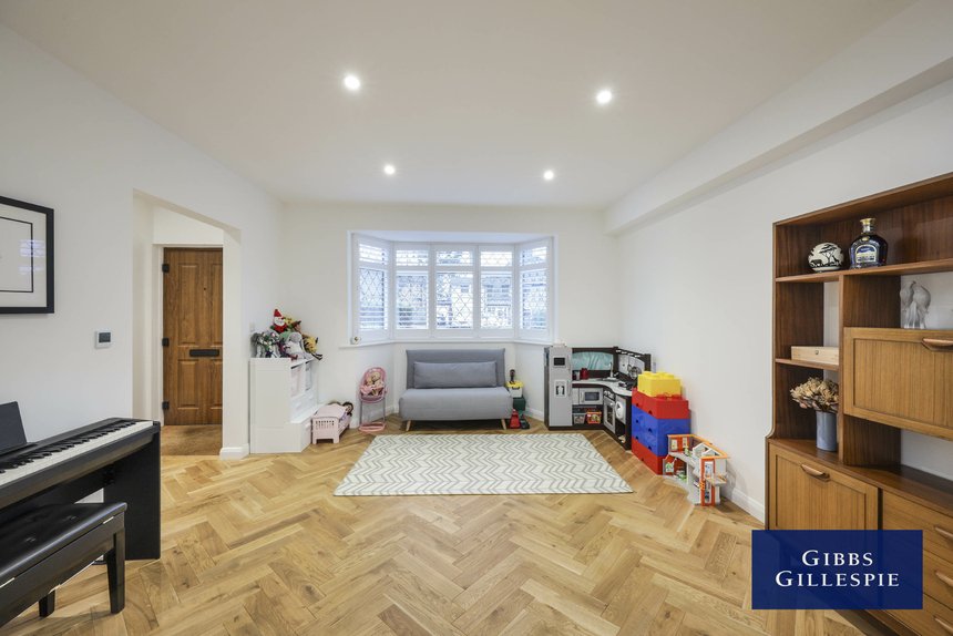 let field end road london 50534 - Gibbs Gillespie