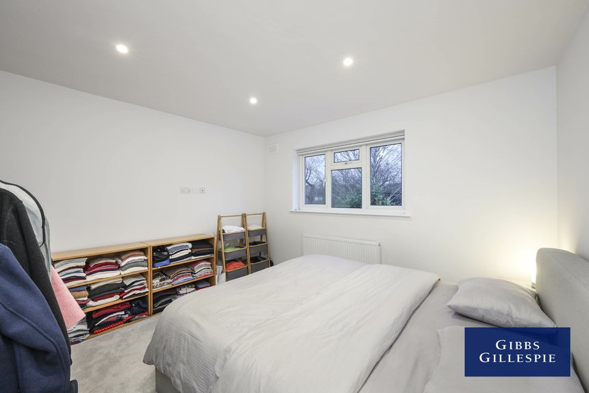 let field end road london 50534 - Gibbs Gillespie