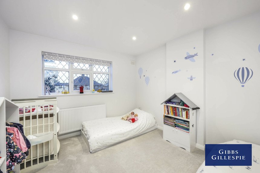 let field end road london 50534 - Gibbs Gillespie