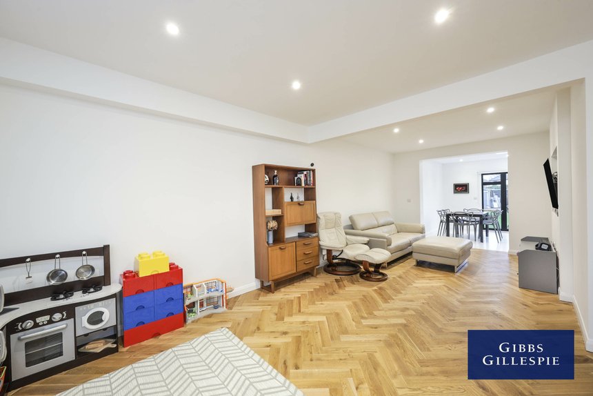 let field end road london 50534 - Gibbs Gillespie