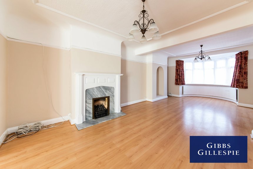 let kingshill drive london 50590 - Gibbs Gillespie