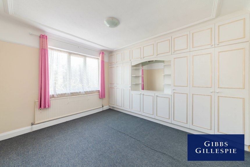 let kingshill drive london 50590 - Gibbs Gillespie