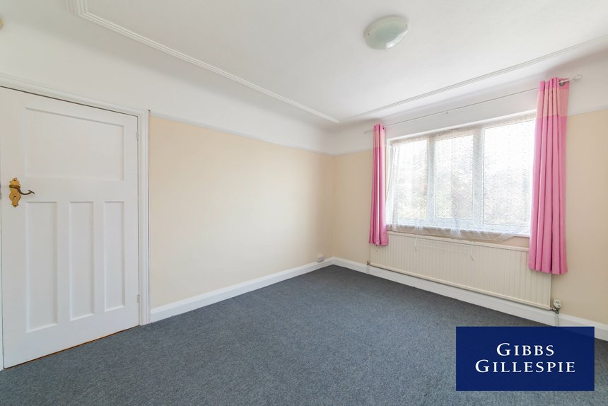 let kingshill drive london 50590 - Gibbs Gillespie