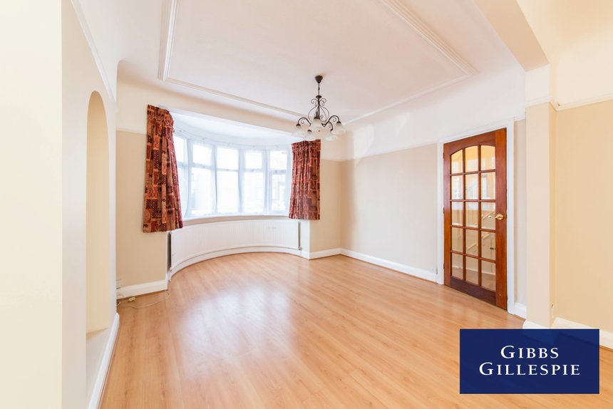 let kingshill drive london 50590 - Gibbs Gillespie