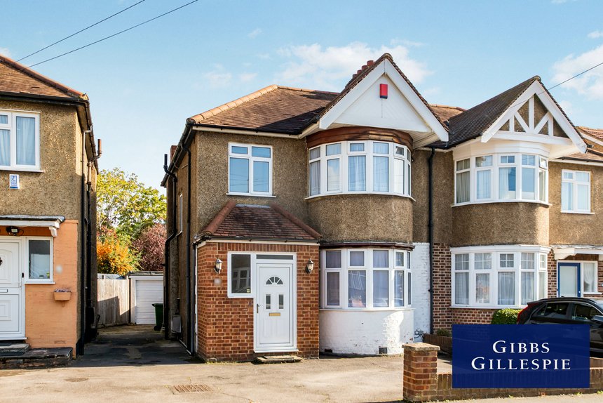 let kingshill drive london 50590 - Gibbs Gillespie