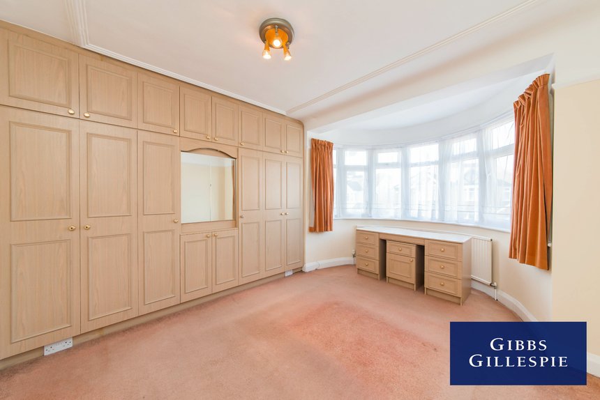 let kingshill drive london 50590 - Gibbs Gillespie