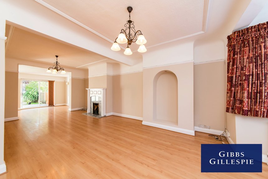 let kingshill drive london 50590 - Gibbs Gillespie