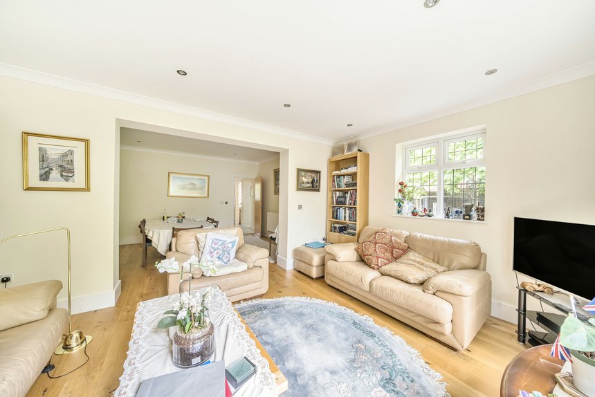 sold flora close london 50793 - Gibbs Gillespie
