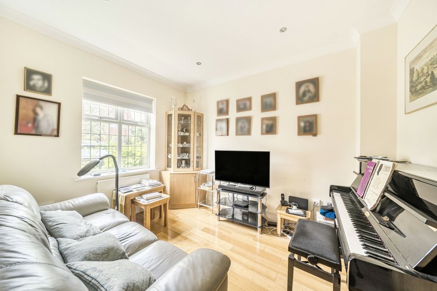 sold flora close london 50793 - Gibbs Gillespie