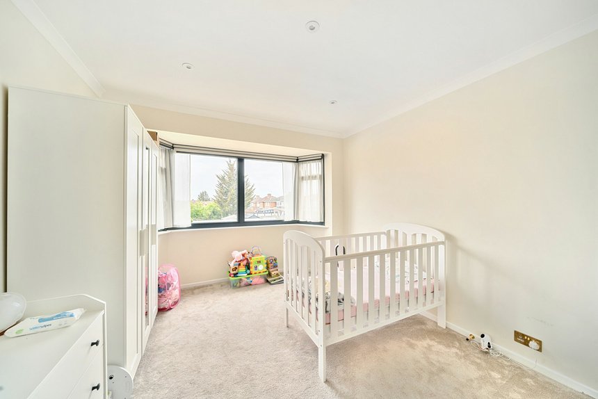 under offer crowshott avenue london 50859 - Gibbs Gillespie