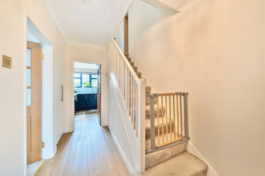 under offer crowshott avenue london 50859 - Gibbs Gillespie