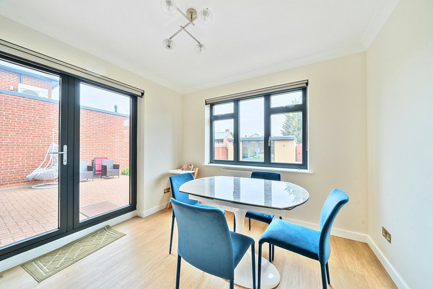 under offer crowshott avenue london 50859 - Gibbs Gillespie