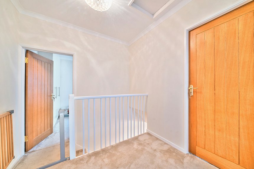 under offer crowshott avenue london 50859 - Gibbs Gillespie