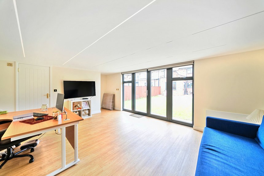 under offer crowshott avenue london 50859 - Gibbs Gillespie