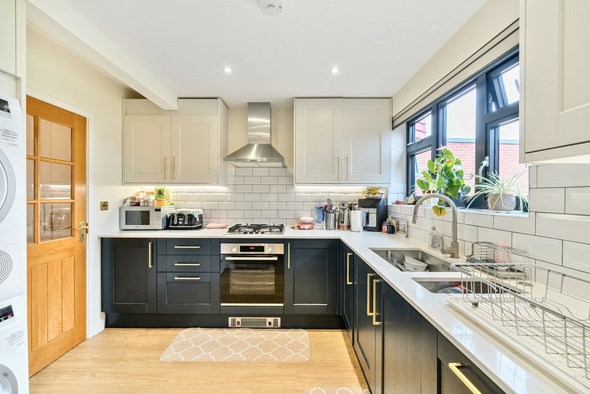 under offer crowshott avenue london 50859 - Gibbs Gillespie