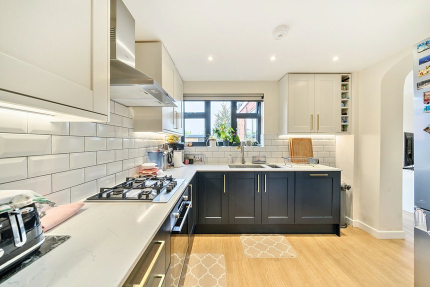 under offer crowshott avenue london 50859 - Gibbs Gillespie