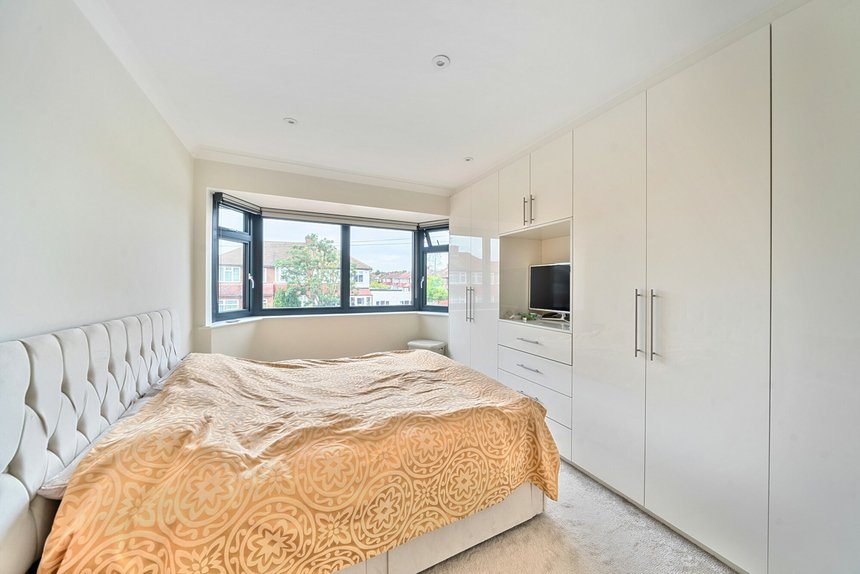 under offer crowshott avenue london 50859 - Gibbs Gillespie