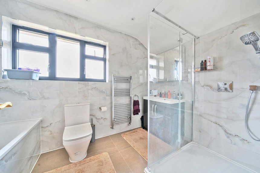 under offer crowshott avenue london 50859 - Gibbs Gillespie
