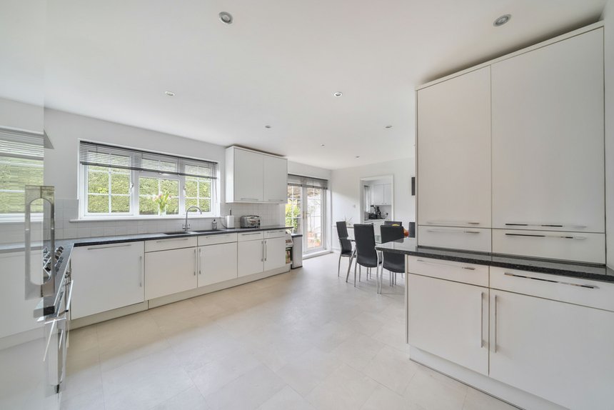 under offer leavesden road london 50907 - Gibbs Gillespie