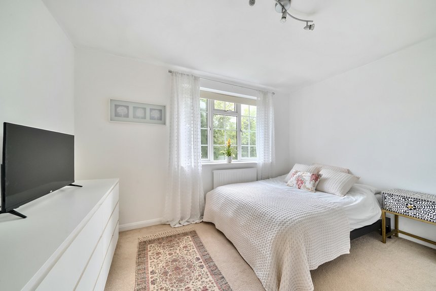under offer leavesden road london 50907 - Gibbs Gillespie