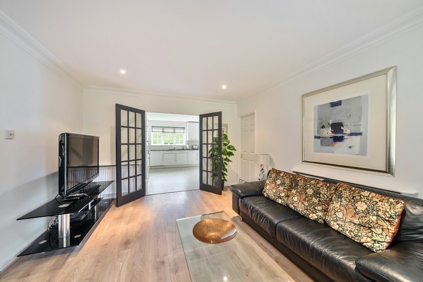 under offer leavesden road london 50907 - Gibbs Gillespie
