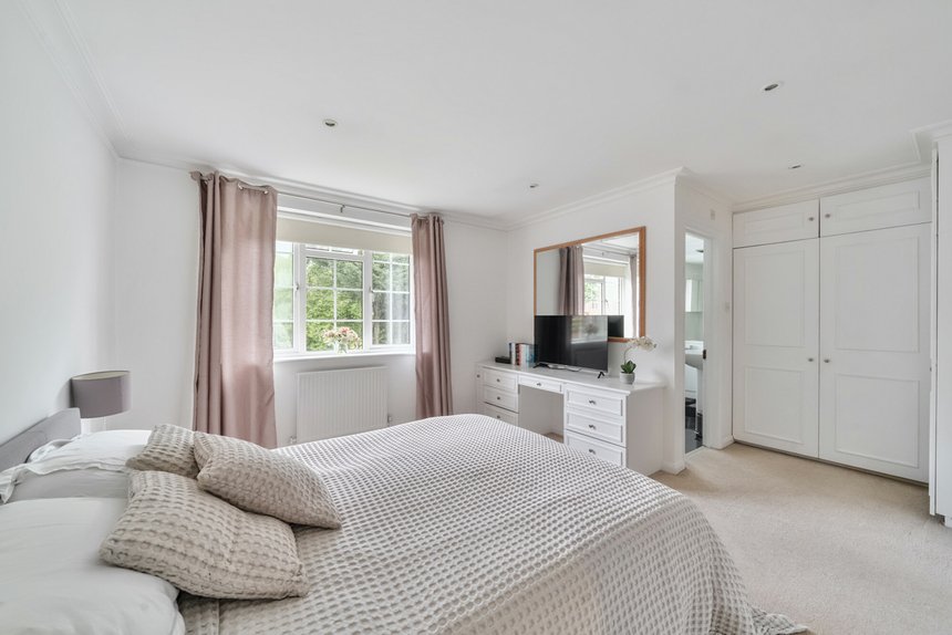 under offer leavesden road london 50907 - Gibbs Gillespie