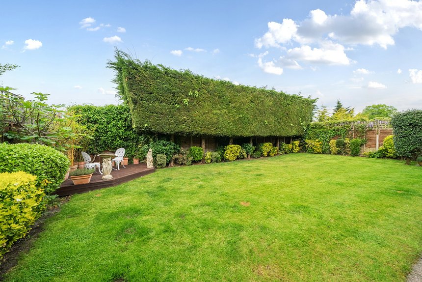 under offer leavesden road london 50907 - Gibbs Gillespie