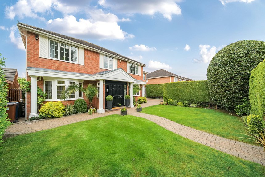 under offer leavesden road london 50907 - Gibbs Gillespie