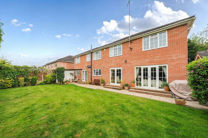 under offer leavesden road london 50907 - Gibbs Gillespie