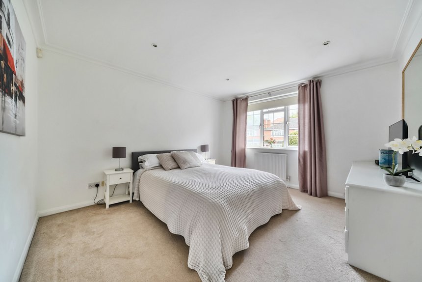under offer leavesden road london 50907 - Gibbs Gillespie