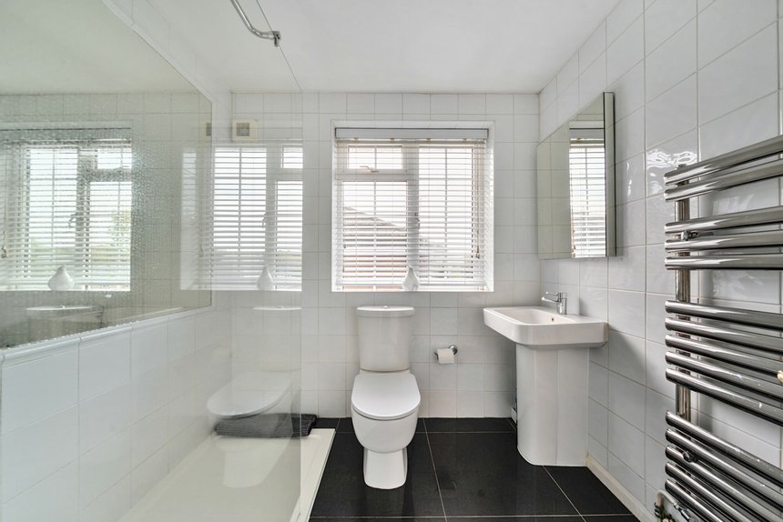 under offer leavesden road london 50907 - Gibbs Gillespie