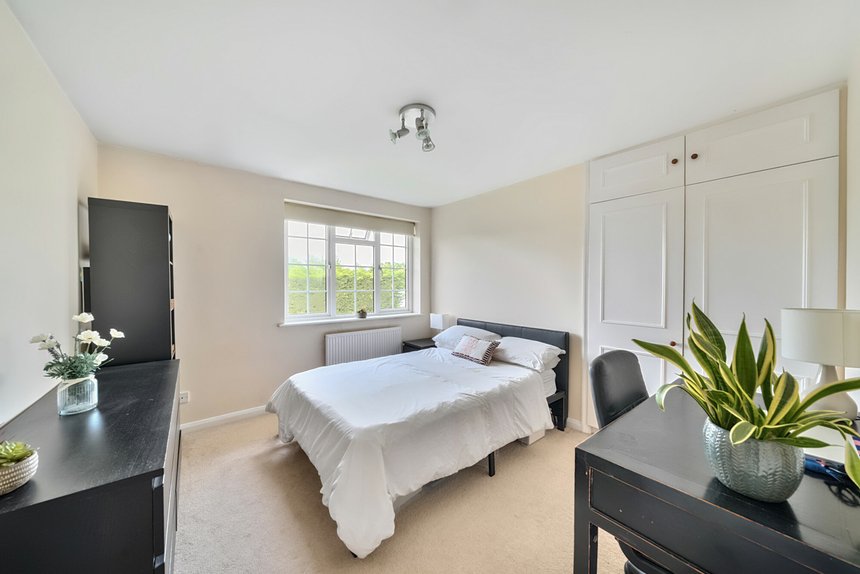 under offer leavesden road london 50907 - Gibbs Gillespie
