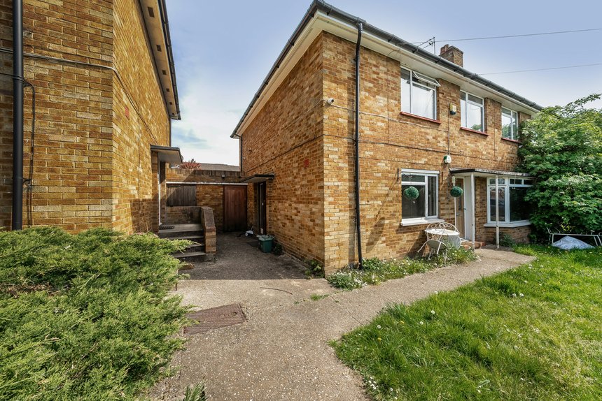 for sale new peachey lane london 51344 - Gibbs Gillespie