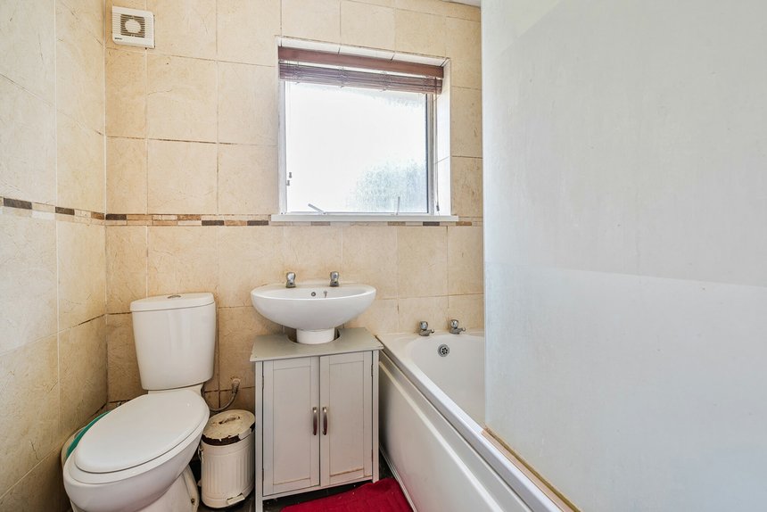 for sale new peachey lane london 51344 - Gibbs Gillespie