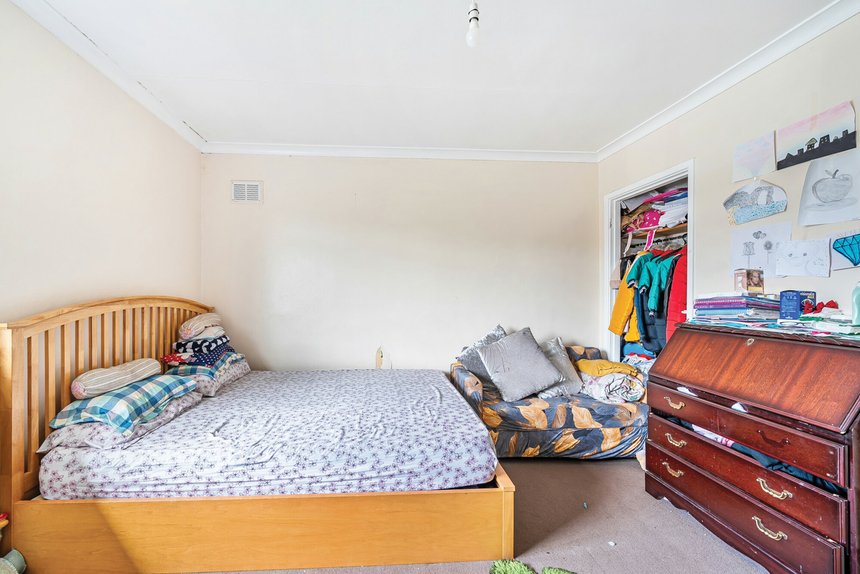 for sale new peachey lane london 51344 - Gibbs Gillespie