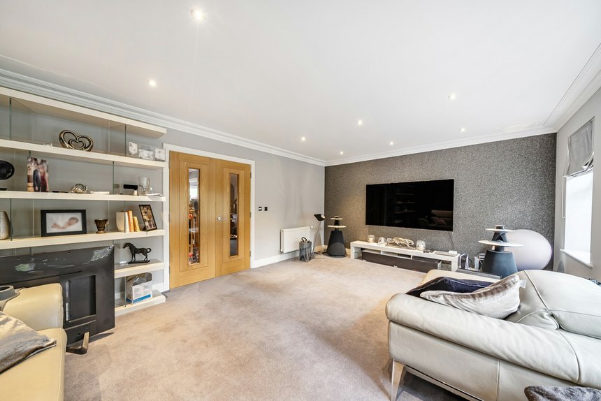 under offer harecroft lane london 51546 - Gibbs Gillespie