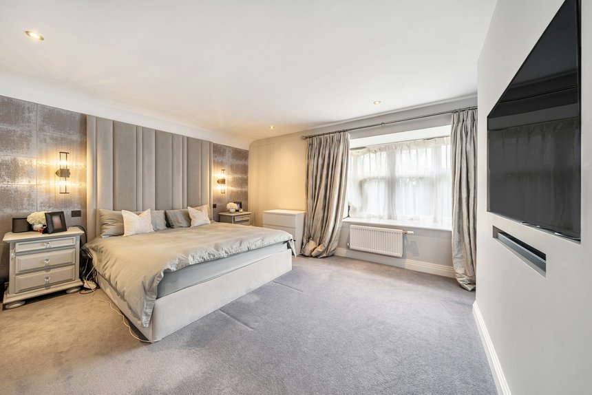 under offer harecroft lane london 51546 - Gibbs Gillespie