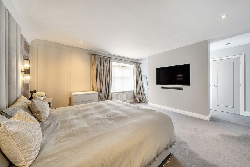 under offer harecroft lane london 51546 - Gibbs Gillespie